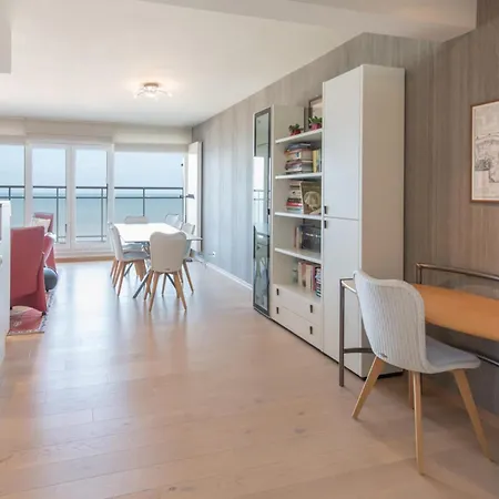 In Belgium With Sea Views شقة