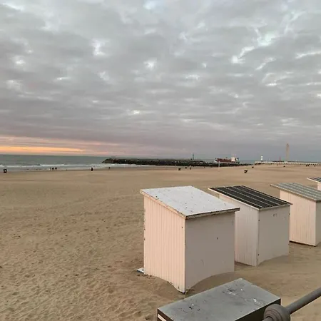 In Belgium With Sea Views شقة *